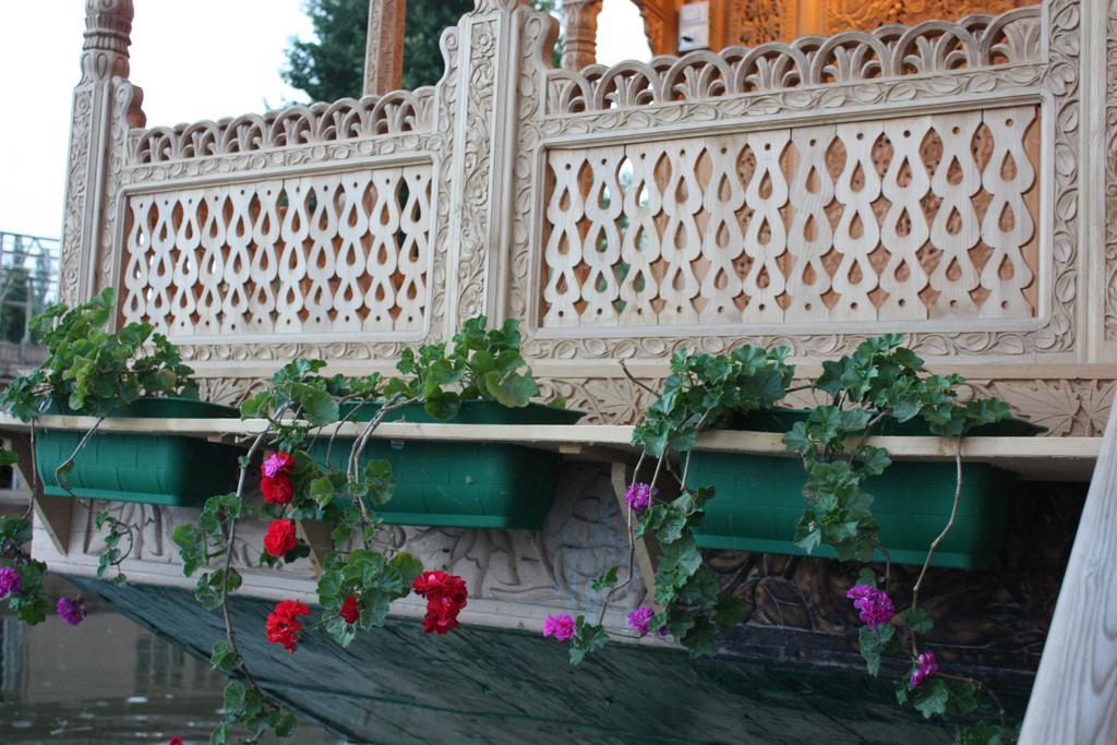 Khilona Luxury Heritage Houseboats Σριναγκάρ Εξωτερικό φωτογραφία