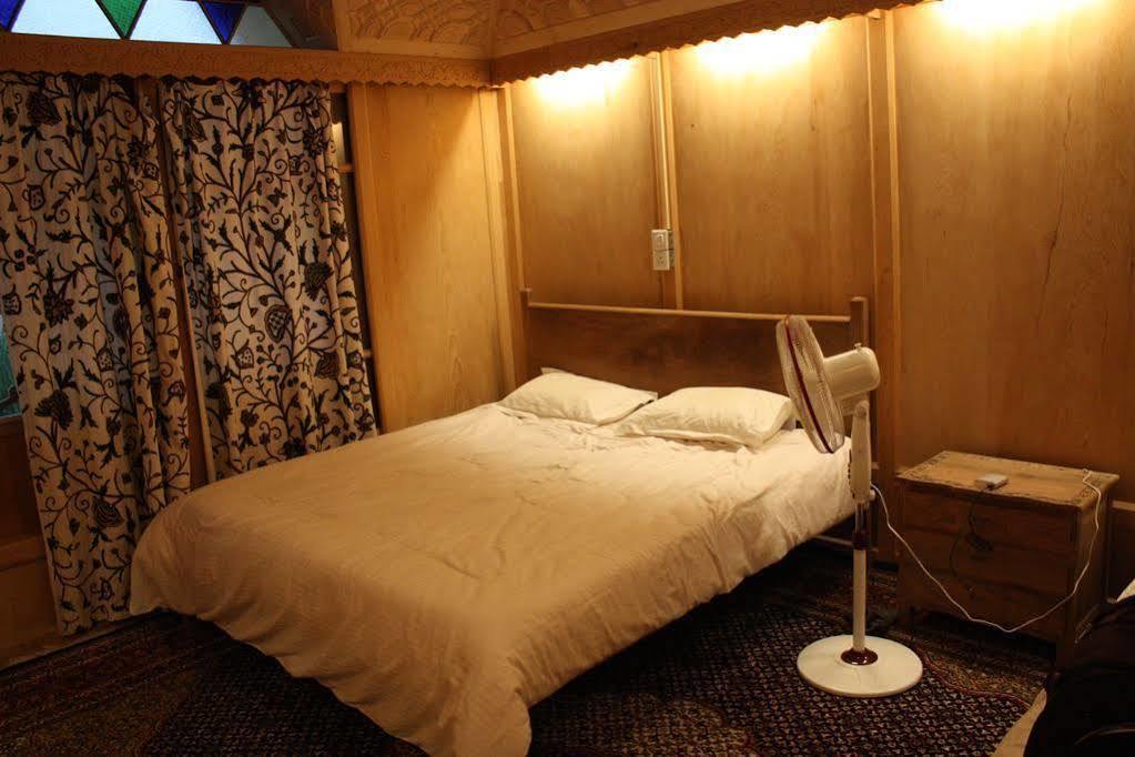 Khilona Luxury Heritage Houseboats Σριναγκάρ Εξωτερικό φωτογραφία